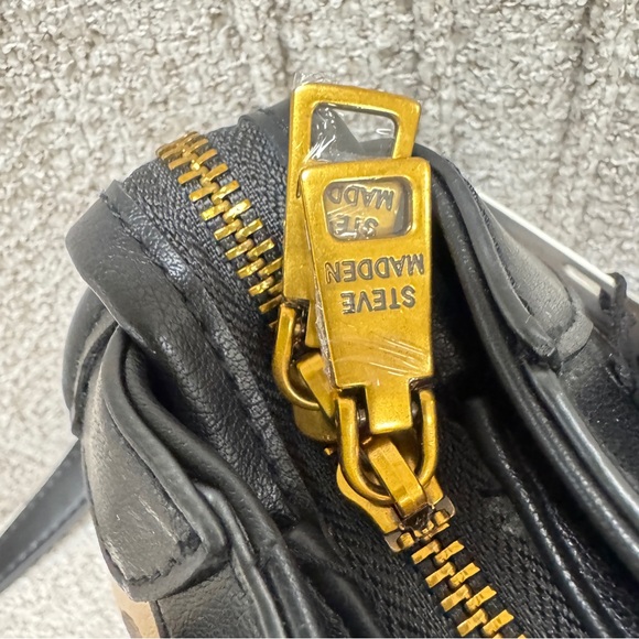 Viral Steve Madden Cow Print Faux Leather Crossbody with Bag Charms - NWT - Picture 8 of 8